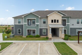 Lockhart Springs in Lockhart, TX - Foto de edificio - Building Photo