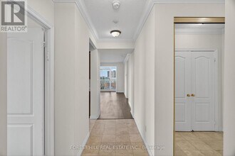 100 Promenade Cir in Vaughan, ON - Building Photo - Building Photo