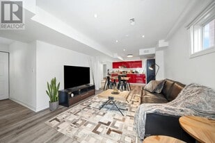9 Caramel Crescent in Richmond Hill, ON - Building Photo