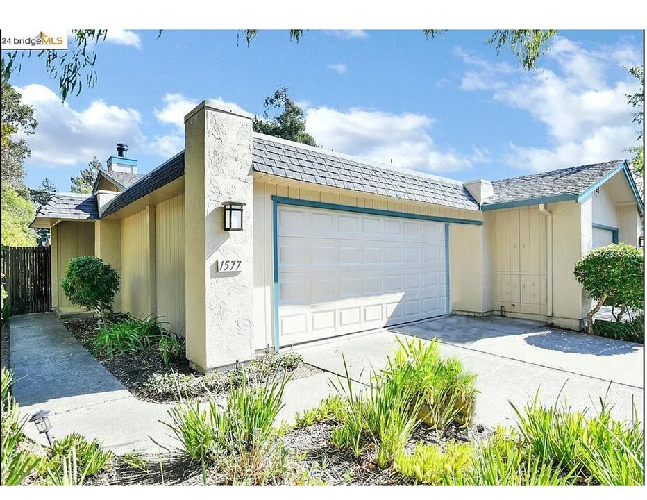 1577 London Cir in Benicia, CA - Building Photo