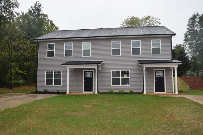 1120 13th Ave Ct NE in Hickory, NC - Building Photo - Building Photo