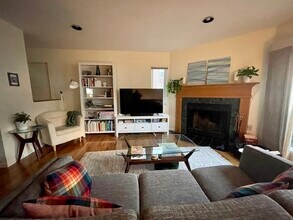 26 Alton Pl, Unit A in Brookline, MA - Building Photo - Building Photo
