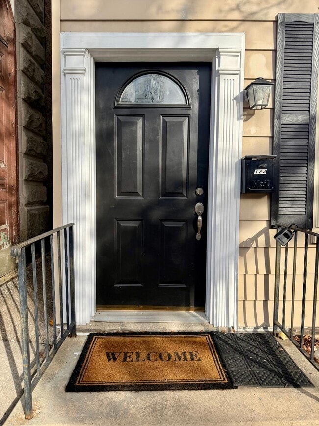 property at 123 E Louther St