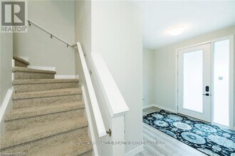 938 W Village Square in London, ON - Building Photo - Building Photo