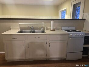 673 Lovely St in Avon, CT - Building Photo - Building Photo