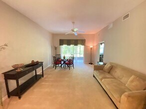 9416 Myrtle Creek Ln in Orlando, FL - Foto de edificio - Building Photo