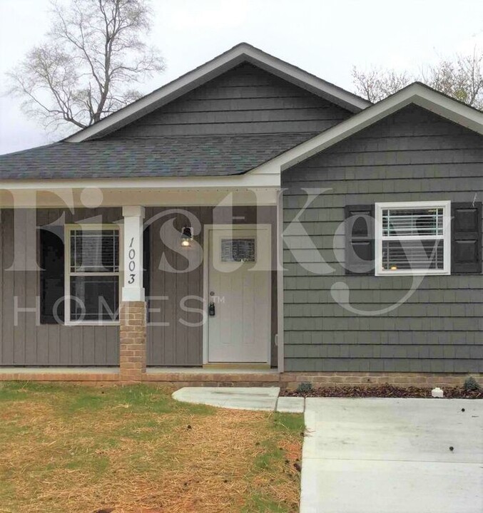 1003 Lakeview St in Kannapolis, NC - Foto de edificio