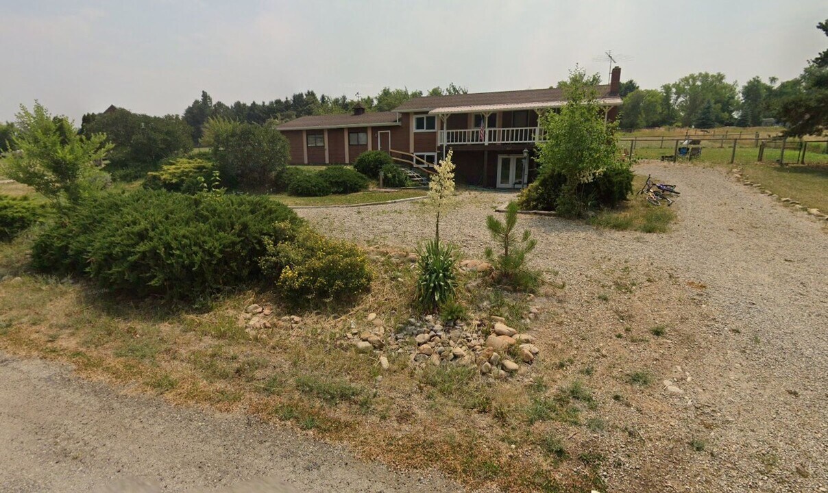 237 Hoss Dr in Hamilton, MT - Building Photo