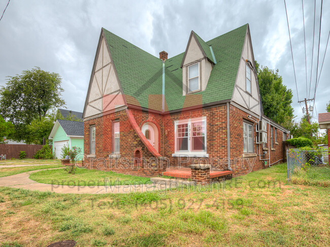 property at 1712 N Pennsylvania Ave