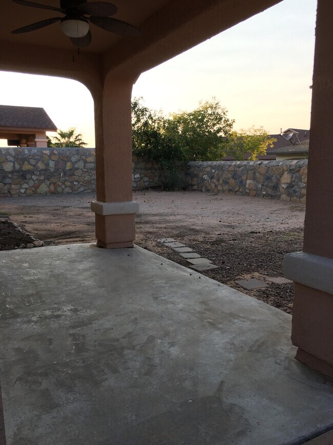 14345 Apache Point Dr in El Paso, TX - Building Photo - Building Photo