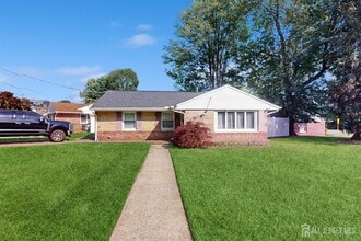 229 Old Post Rd in Edison, NJ - Building Photo - Building Photo