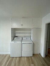 15550 Vanowen St in Los Angeles, CA - Building Photo - Building Photo