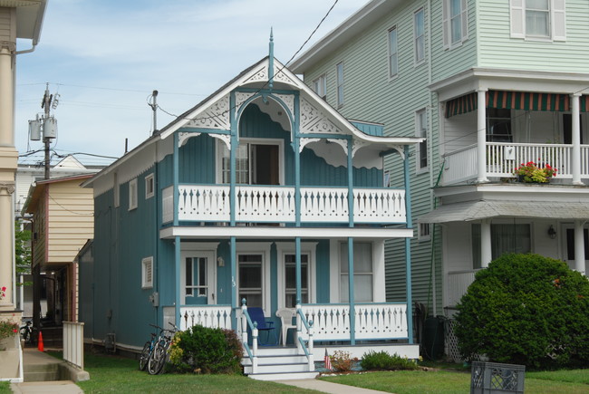 13 Main Ave in Ocean Grove, NJ - Foto de edificio - Building Photo