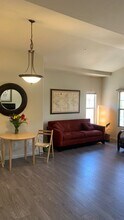 412 N Cloverdale Blvd in Cloverdale, CA - Building Photo - Building Photo