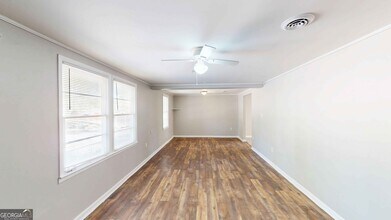 1092 W Adrian Cir SW in Conyers, GA - Foto de edificio - Building Photo