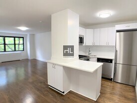 E 16 ST, Unit 19A in New York, NY - Building Photo