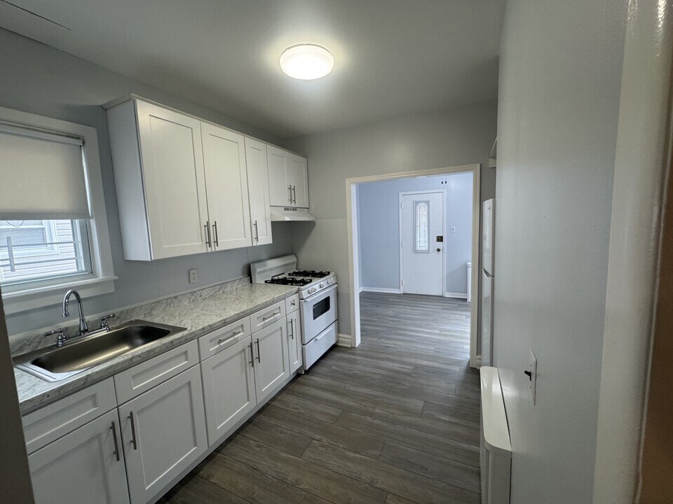24337 Mayda Rd in Rosedale, NY - Building Photo
