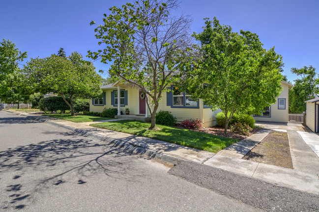 612 Orange Grove Way in Folsom, CA - Building Photo - Other