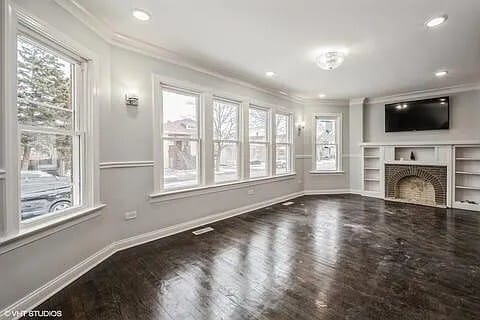 8504 S Essex Ave in Chicago, IL - Building Photo - Building Photo