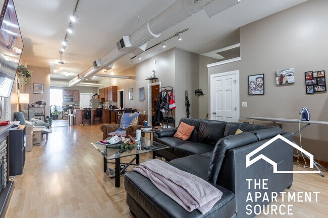 1563 N Milwaukee Ave, Unit 2