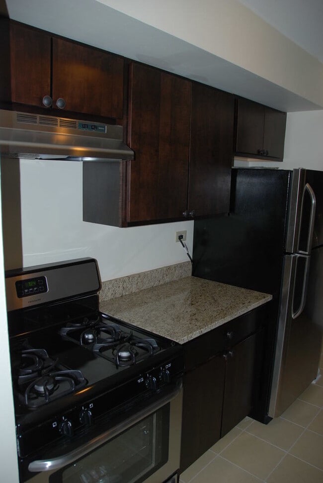 2216 Country Club Dr in Woodridge, IL - Building Photo - Building Photo