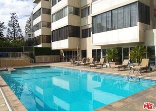 865 Comstock Ave in Los Angeles, CA - Building Photo - Building Photo