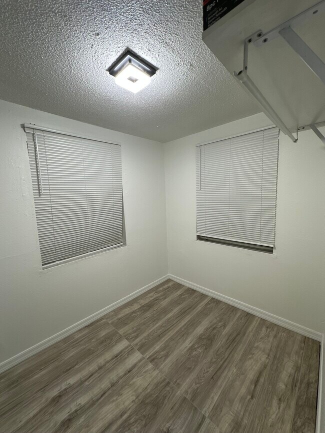 645 W 12th St, Unit A in Lakeland, FL - Foto de edificio - Building Photo