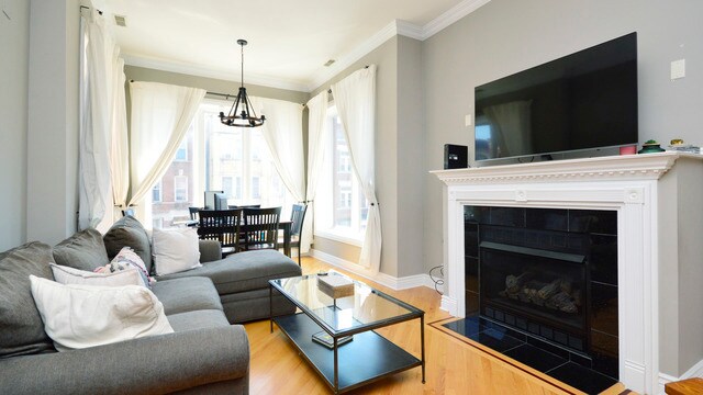 2554 W Augusta Blvd in Chicago, IL - Building Photo - Building Photo