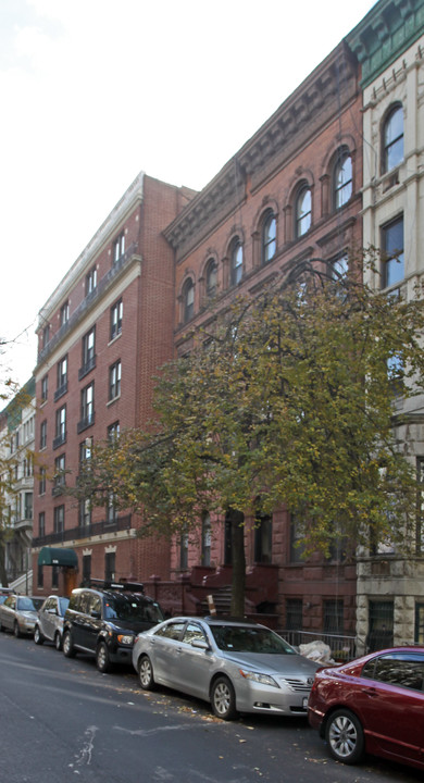 140 W 75th St in New York, NY - Building Photo