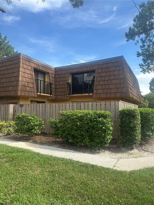 5252 Brook Ct in Orlando, FL - Building Photo