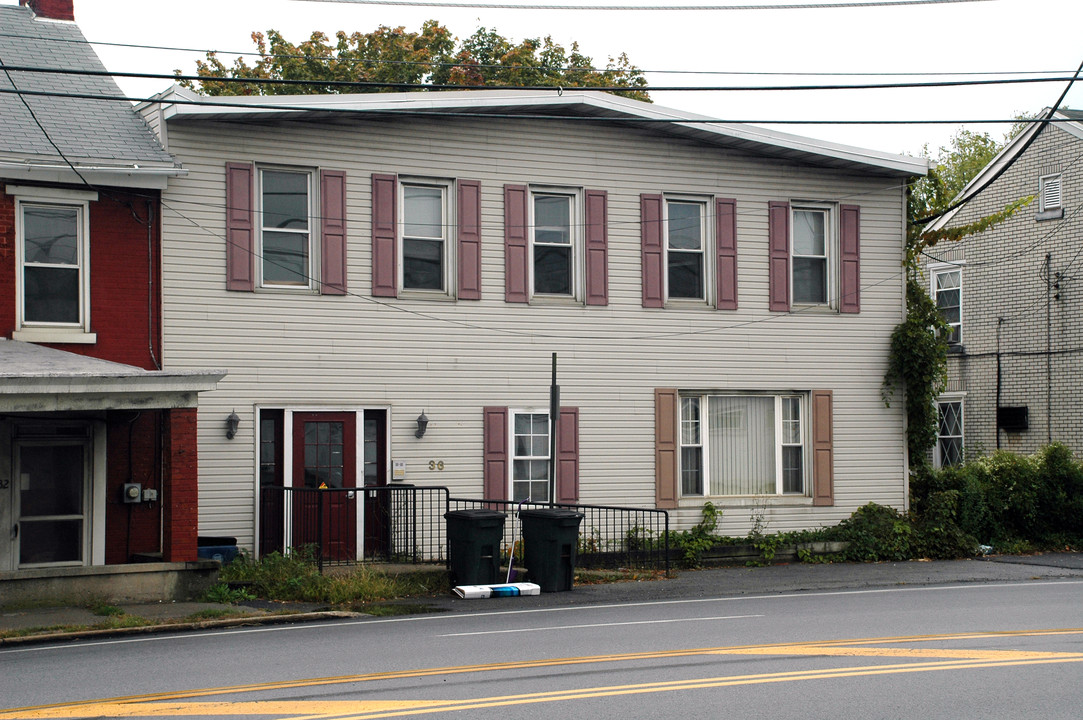 34-36 N Centre Ave in Leesport, PA - Building Photo