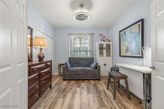 7087 Barrington Cir in Naples, FL - Foto de edificio - Building Photo