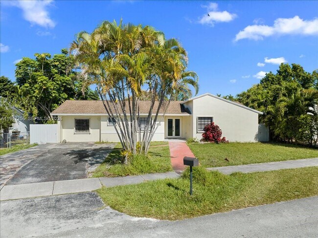 10351 SW 164th St in Miami, FL - Building Photo - Building Photo