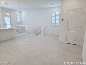 8671 Luxuriant Ave in Las Vegas, NV - Building Photo - Building Photo