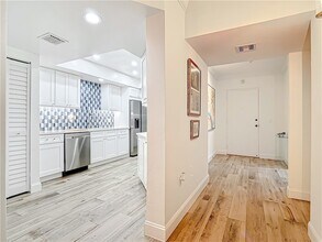 5601 Jimmy Buffett Mem Hwy, Unit S200 in Indian River Shores, FL - Foto de edificio - Building Photo