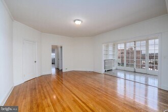 100 W University Pkwy in Baltimore, MD - Building Photo - Building Photo
