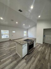 930 Reynolds Rd in Lakeland, FL - Building Photo - Building Photo