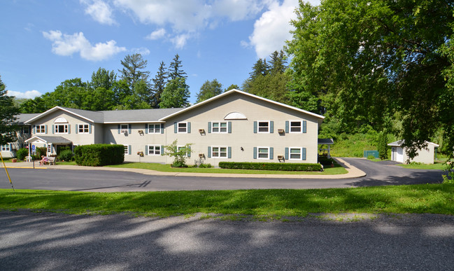 Parsonage Pines in Schoharie, NY - Foto de edificio - Building Photo