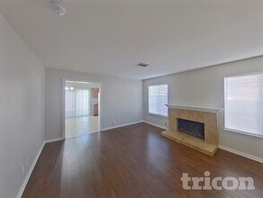 5426 Eastwick Cir in Las Vegas, NV - Foto de edificio - Building Photo