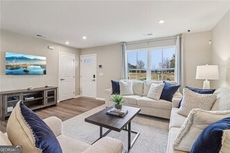 6643 Red Oak Wy in Stone Mountain, GA - Foto de edificio - Building Photo