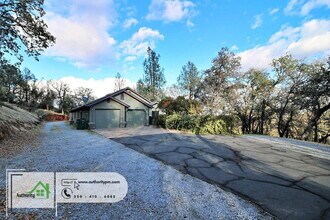 15714 Middletown Park Dr in Redding, CA - Building Photo - Building Photo
