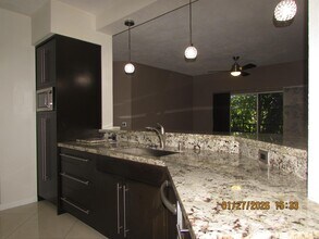 350 Crestwood Cir, Unit 302 in Royal Palm Beach, FL - Building Photo - Building Photo