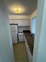 2408 NW 16th St Rd in Miami, FL - Building Photo