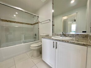 16900 N Bay Rd, Unit 02-1005 in Sunny Isles Beach, FL - Building Photo - Building Photo