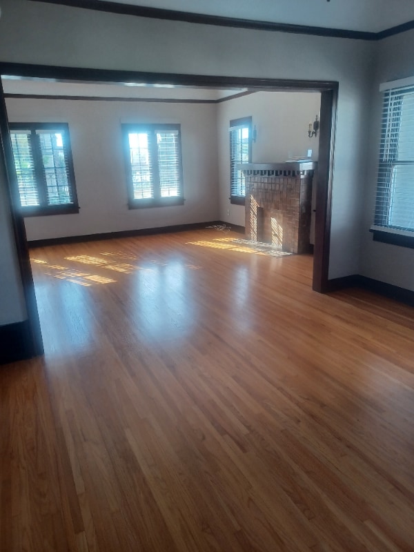 250 N Kenmore Ave
