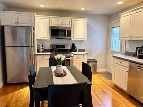 27 Willow St in Melrose, MA - Building Photo - Building Photo