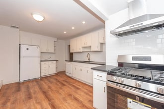 32 Franklin Avenue in Leonardo, NJ - Building Photo - Building Photo