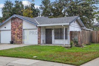 8973 El Mirador Dr in Elk Grove, CA - Building Photo - Building Photo