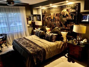 877 NE 195th St in North Miami Beach, FL - Building Photo - Building Photo