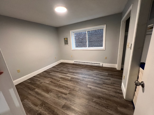 3264 Broad St in Port Henry, NY - Foto de edificio - Building Photo